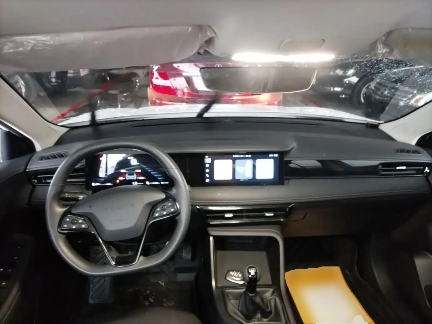 Used Roewe i5 2023 1.5L Manual Comfort Edition — миниатюра 12