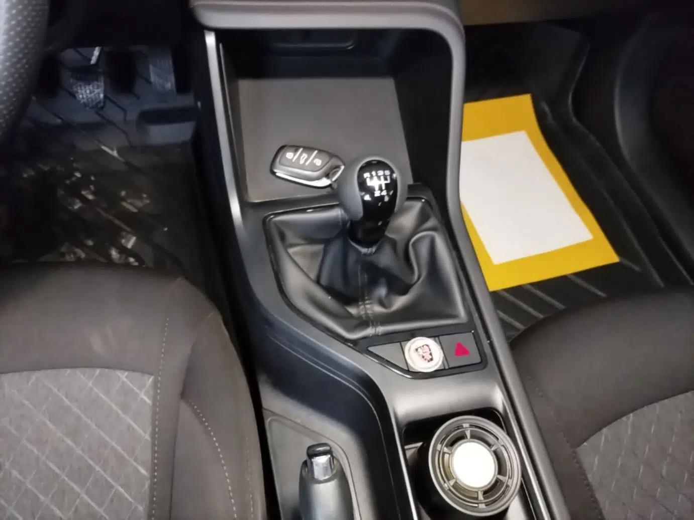 Used Roewe i5 2023 1.5L Manual Comfort Edition — миниатюра 16