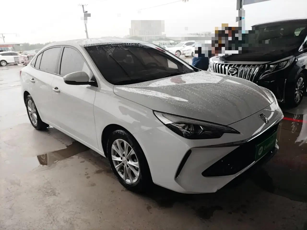 Used Roewe i5 2023 1.5L Manual Comfort Edition — миниатюра 3