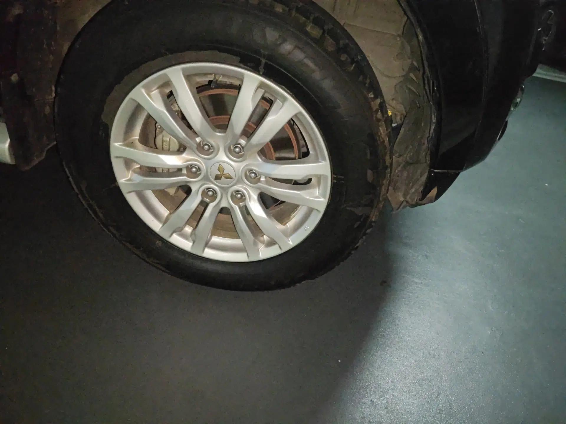 Used Mitsubishi Pajero  — миниатюра 8
