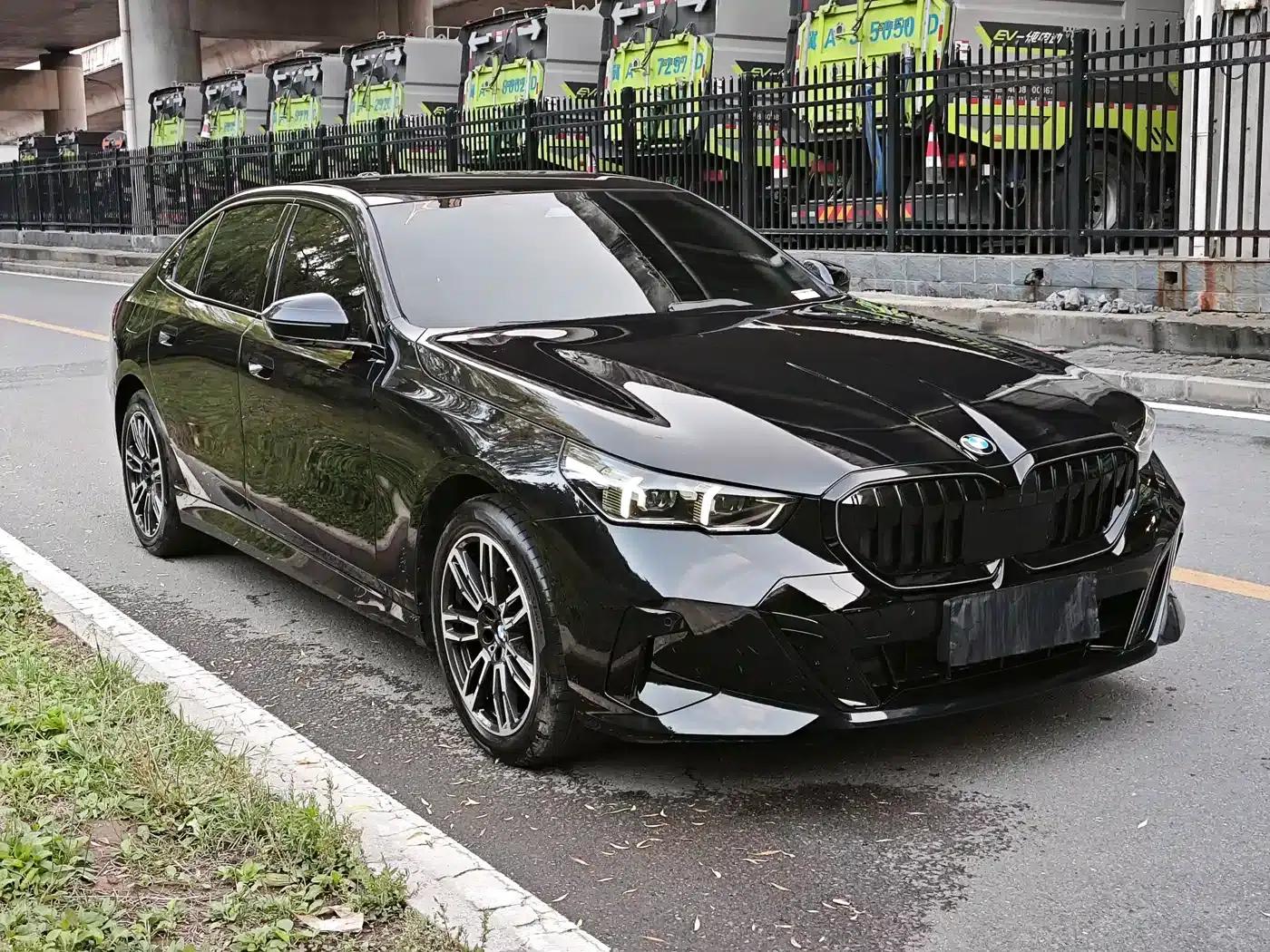 2026 BMW 5 Series 525Li M Sport Package — миниатюра 3