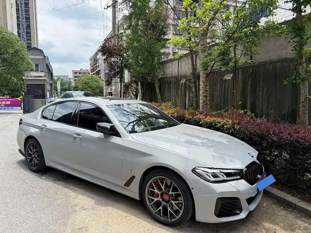 2022 BMW 5 Series (Imported) Facelift 540i Luxury Edition with M Sport Package — миниатюра 1