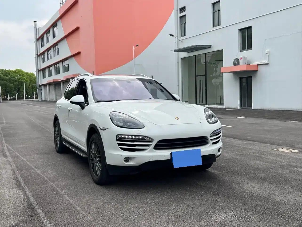 Cayenne 2014 Cayenne Platinum Edition 3.0T — миниатюра 3
