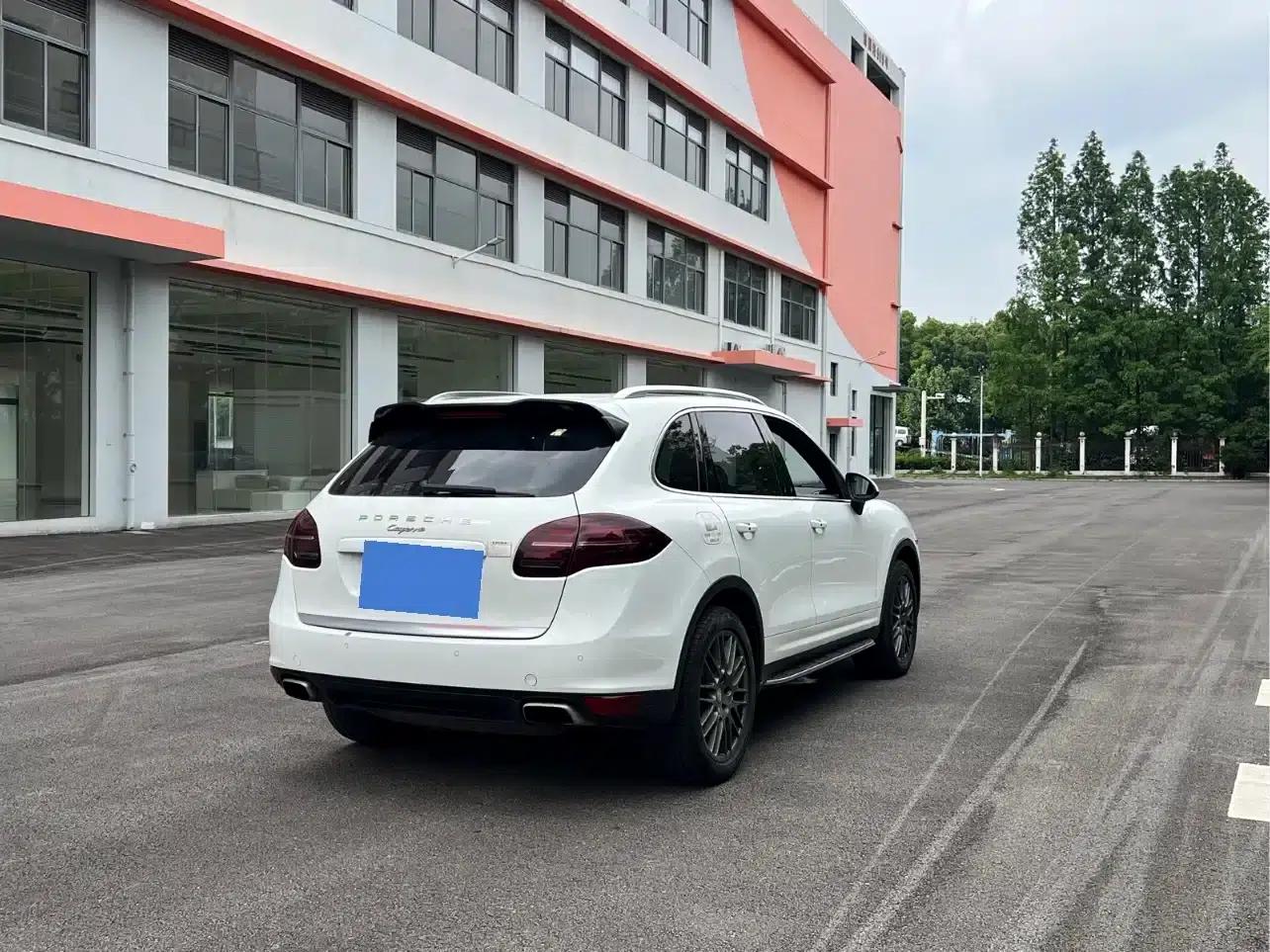 Cayenne 2014 Cayenne Platinum Edition 3.0T — миниатюра 4