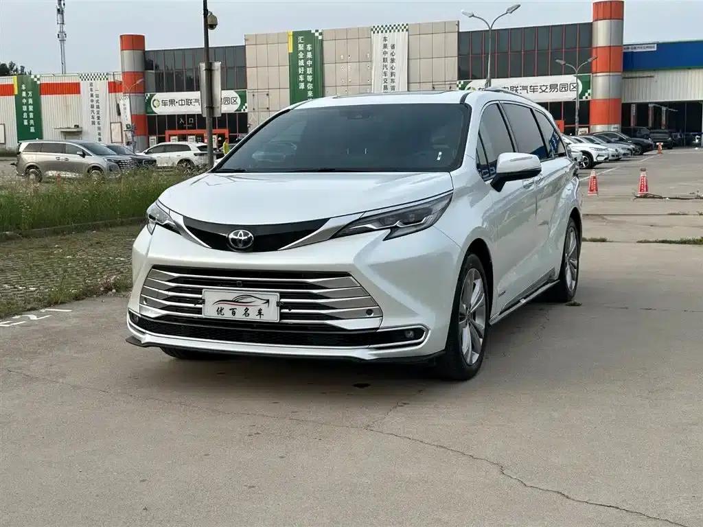 2023 Sienna 2.5L Hybrid Platinum Edition — миниатюра 1