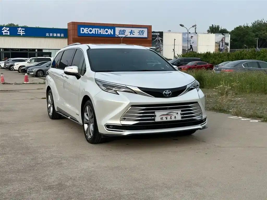 2023 Sienna 2.5L Hybrid Platinum Edition — миниатюра 3