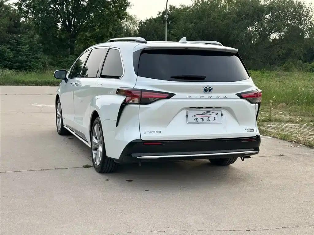 2023 Sienna 2.5L Hybrid Platinum Edition — миниатюра 4