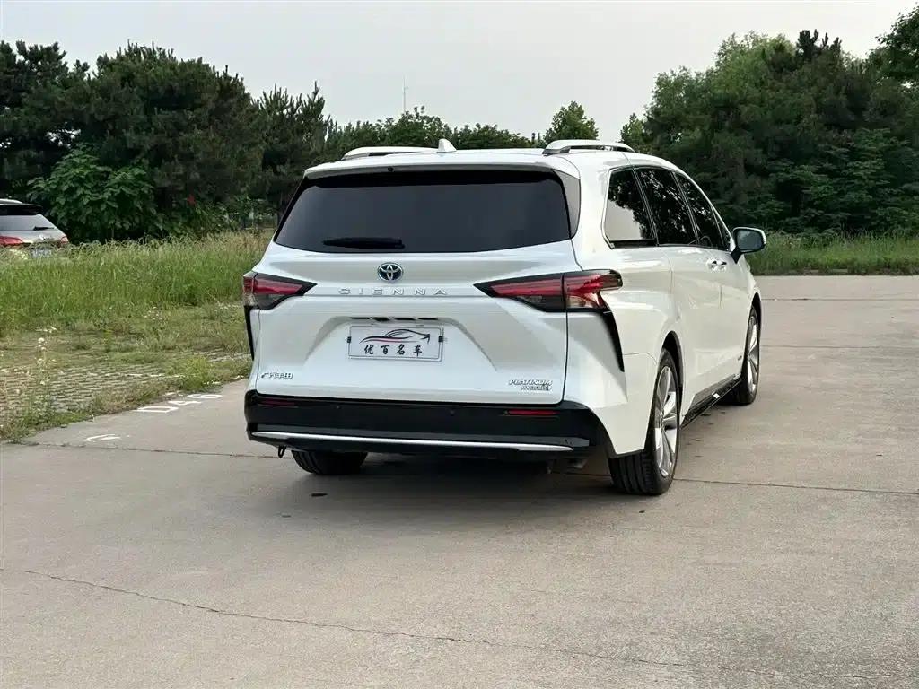2023 Sienna 2.5L Hybrid Platinum Edition — миниатюра 6