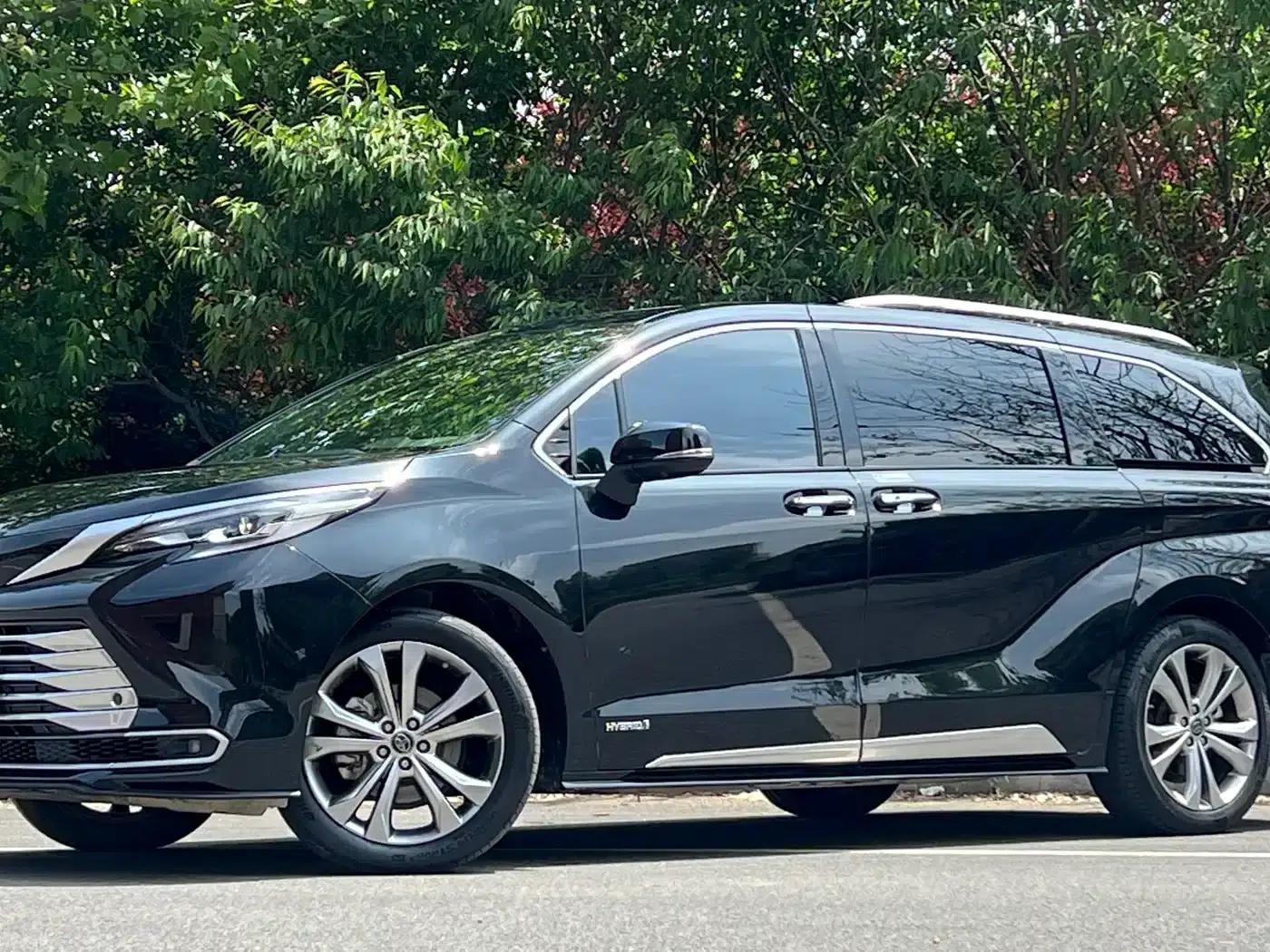 2023 Sienna 2.5L Hybrid Platinum Edition — миниатюра 1