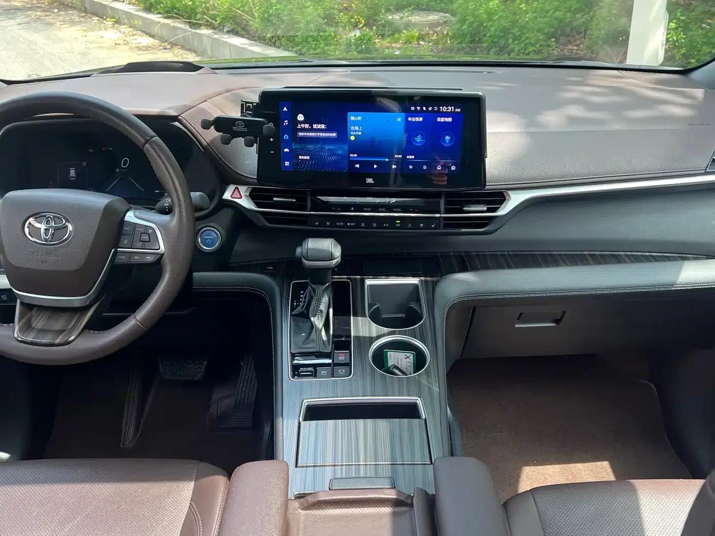 2023 Sienna 2.5L Hybrid Platinum Edition — миниатюра 11