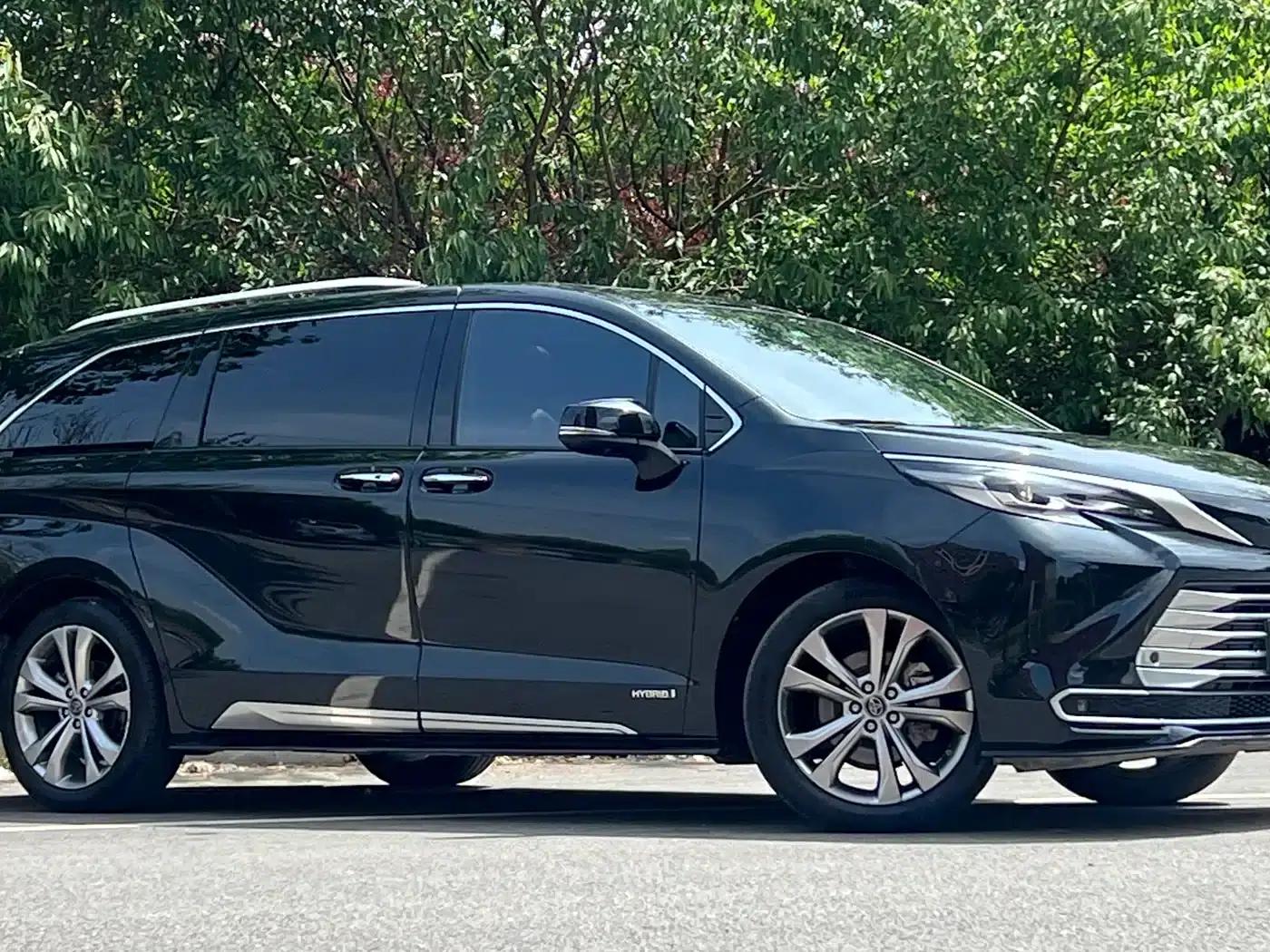 2023 Sienna 2.5L Hybrid Platinum Edition — миниатюра 3