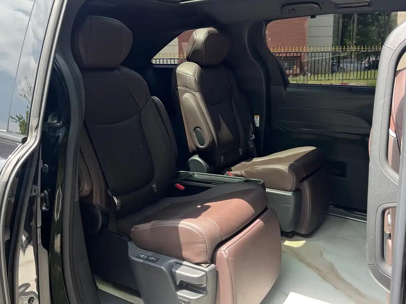 2023 Sienna 2.5L Hybrid Platinum Edition — миниатюра 10