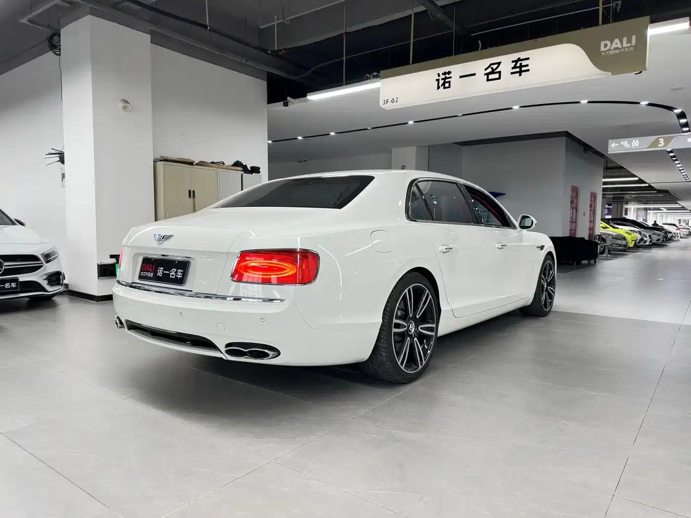 2014 Flying Spur 4.0T V8 Premium Edition — миниатюра 3