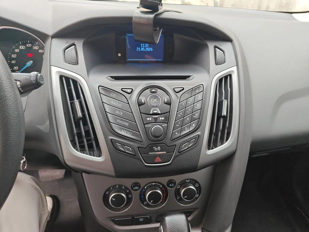 Used Ford Focus 2012 Hatchback 1.6L Automatic Comfort Model — миниатюра 13