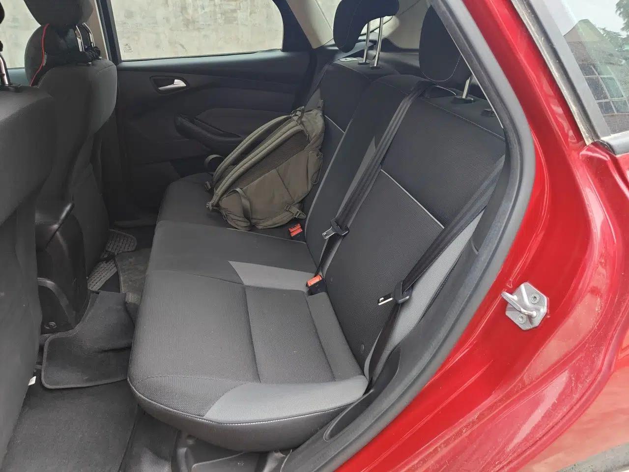 Used Ford Focus 2012 Hatchback 1.6L Automatic Comfort Model — миниатюра 17