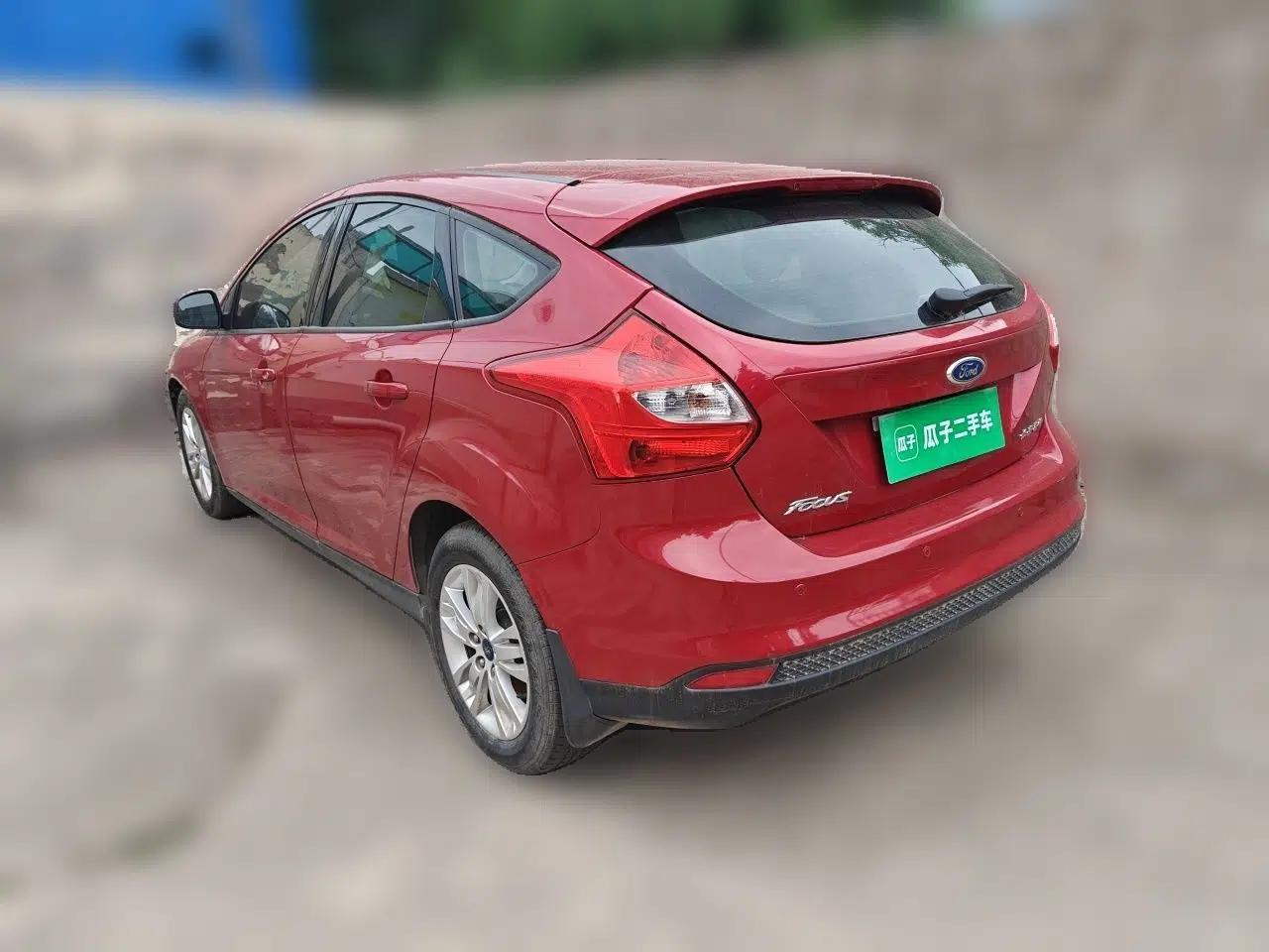 Used Ford Focus 2012 Hatchback 1.6L Automatic Comfort Model — миниатюра 4