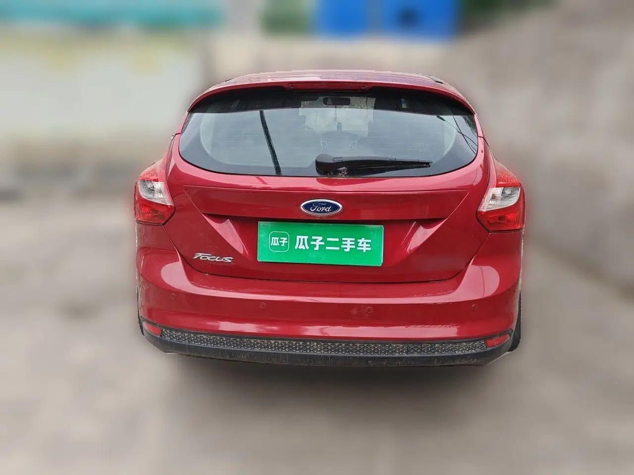 Used Ford Focus 2012 Hatchback 1.6L Automatic Comfort Model — миниатюра 5