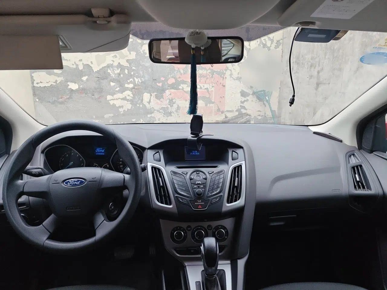Used Ford Focus 2012 Hatchback 1.6L Automatic Comfort Model — миниатюра 9
