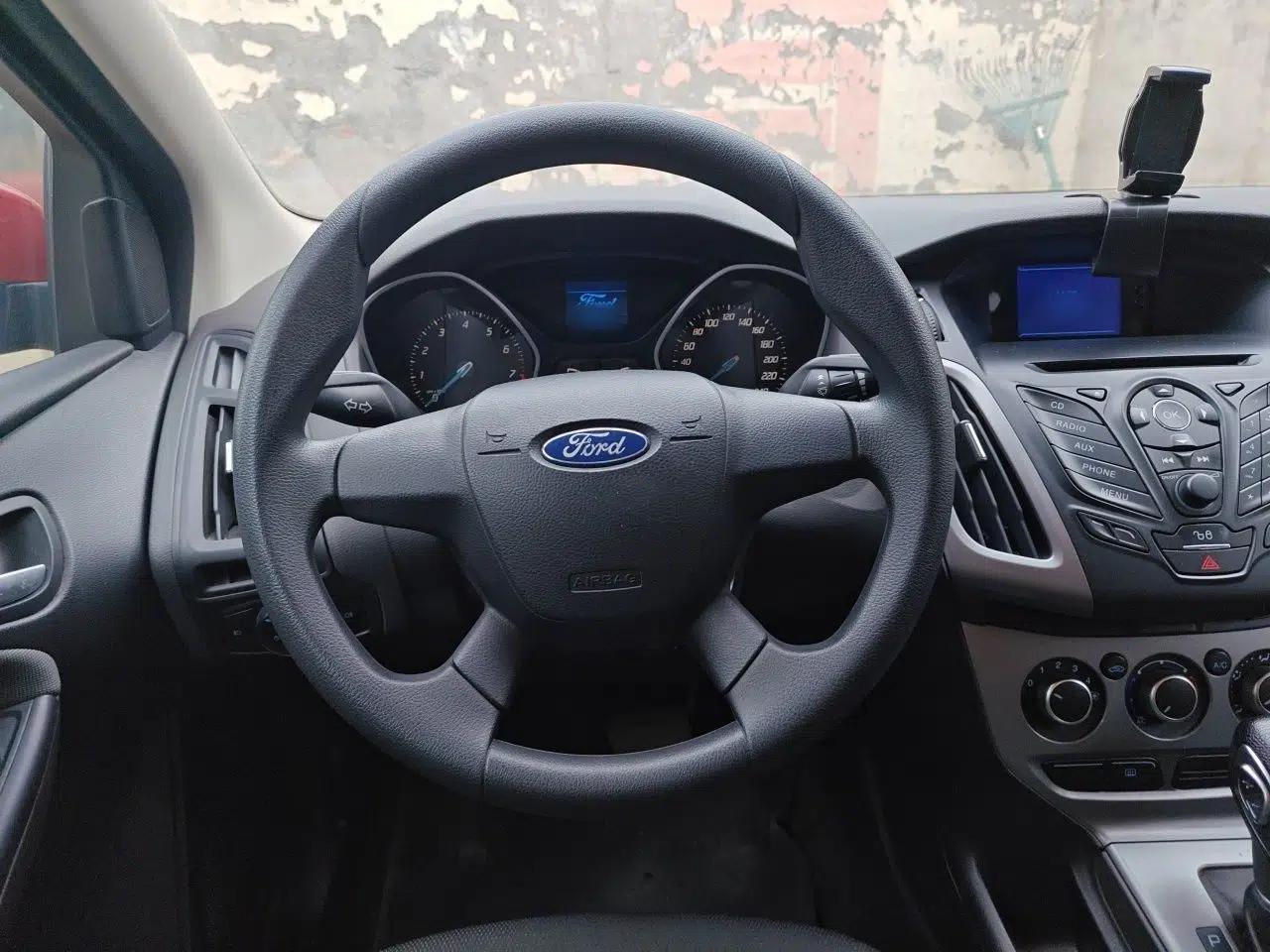 Used Ford Focus 2012 Hatchback 1.6L Automatic Comfort Model — миниатюра 10
