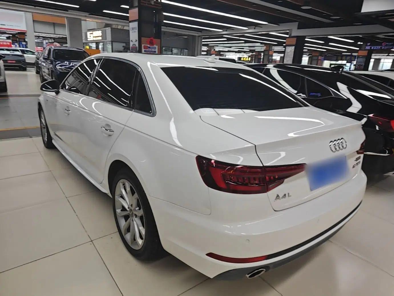Used Audi A4L 2018 30th Anniversary Edition 40 TFSI Fashion Model — миниатюра 4