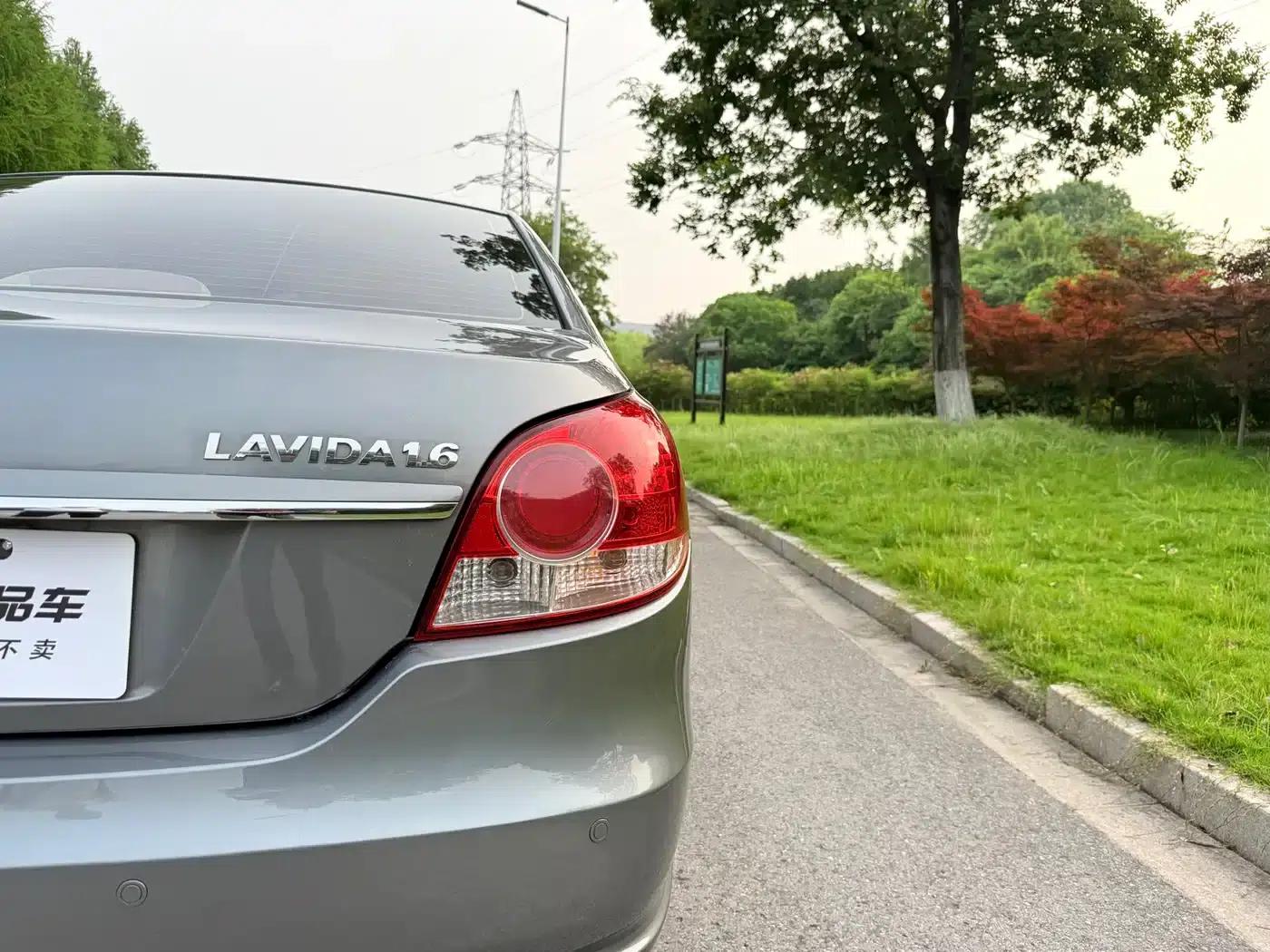Lavida 2008 1.6L Automatic Premium Edition — миниатюра 10