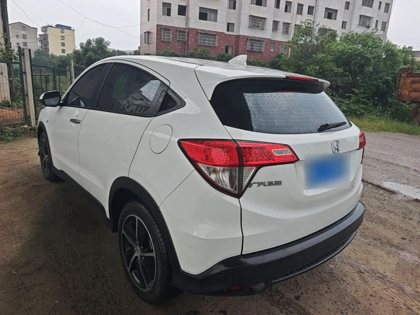 Used Honda Vezel 2020 1.5L CVT Pioneer Edition — миниатюра 4