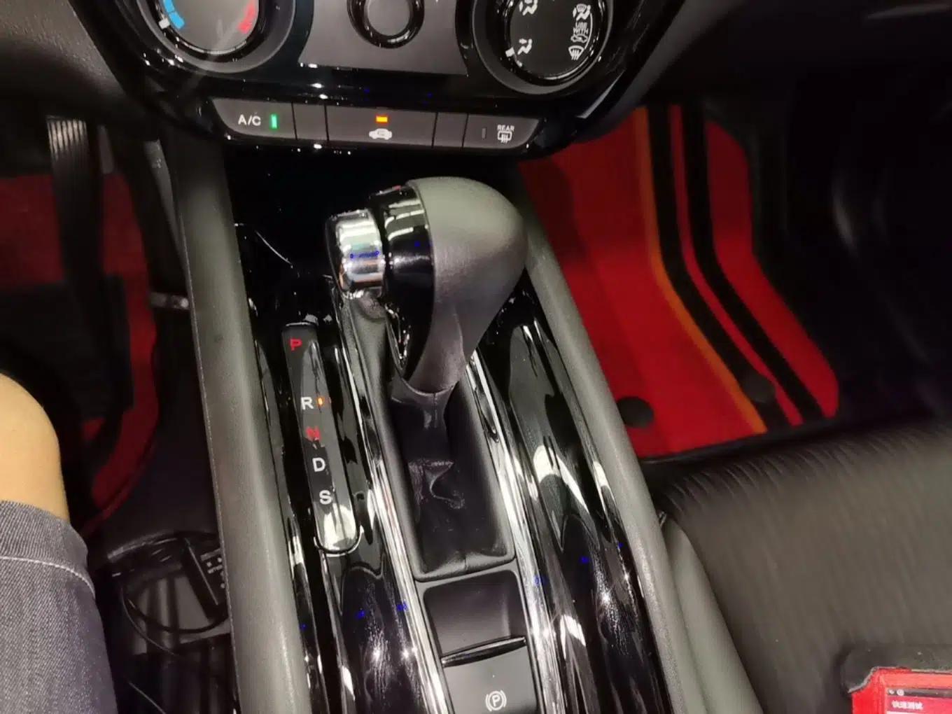 Used Honda Vezel 2020 1.5L CVT Pioneer Edition — миниатюра 25