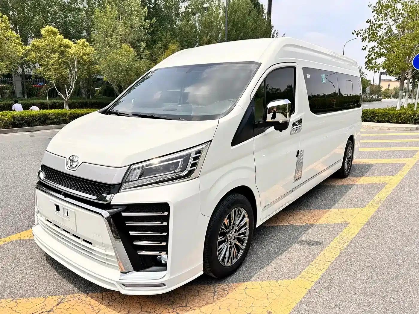 2024 HIACE 3.5L Automatic — миниатюра 1