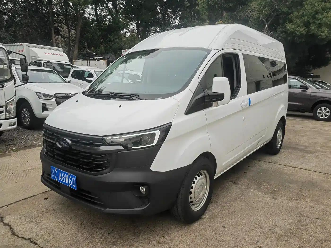 Ford Transit 2023 2.0T Diesel Automatic Commercial Vehicle, Mid-Wheelbase, Mid-Roof, 7/8/9 Seats — миниатюра 1