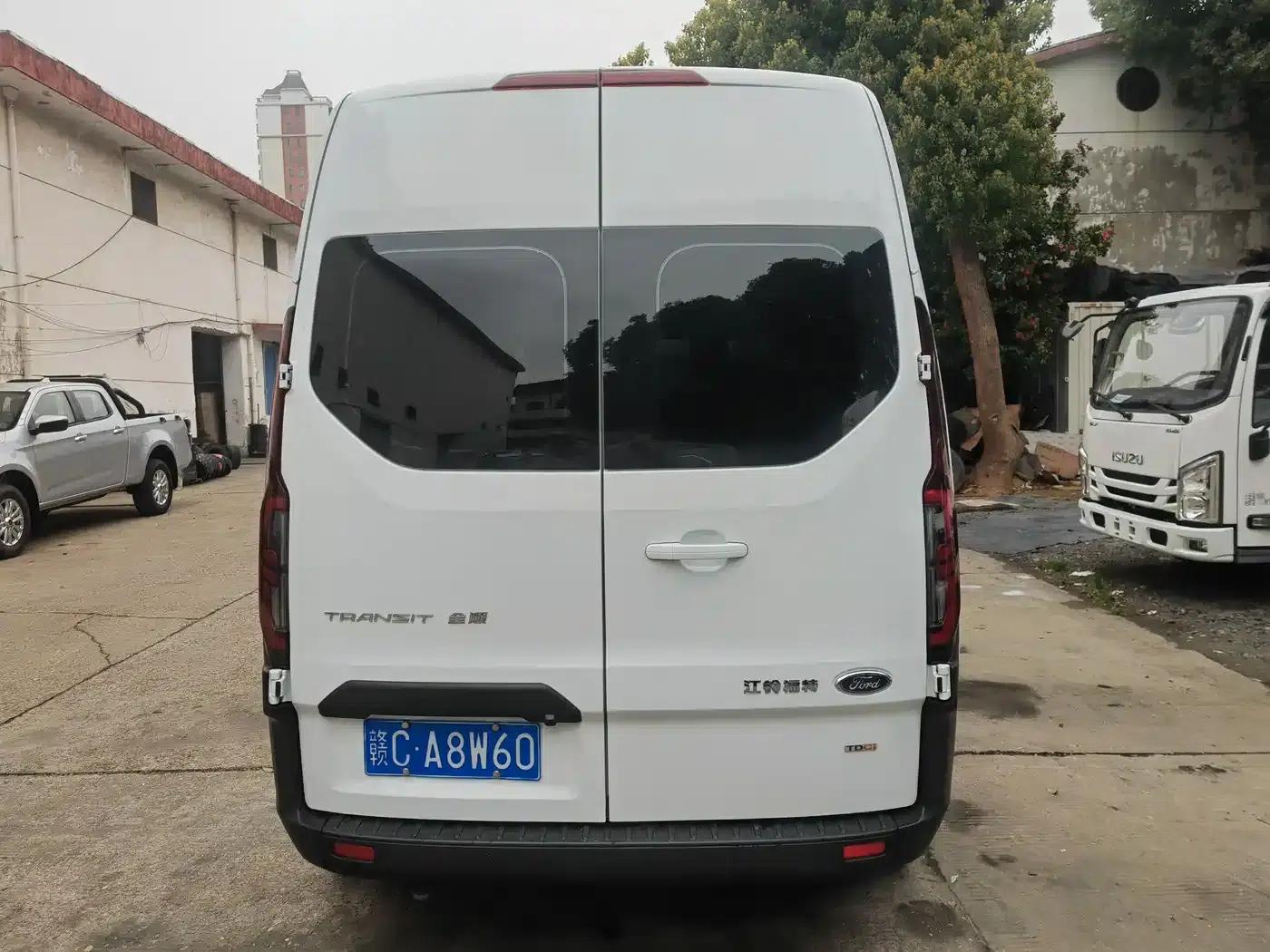 Ford Transit 2023 2.0T Diesel Automatic Commercial Vehicle, Mid-Wheelbase, Mid-Roof, 7/8/9 Seats — миниатюра 5