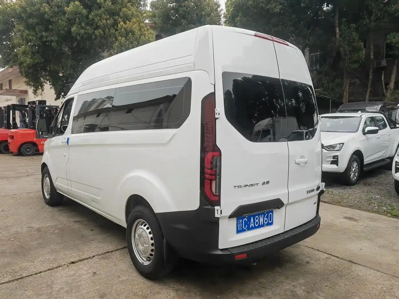 Ford Transit 2023 2.0T Diesel Automatic Commercial Vehicle, Mid-Wheelbase, Mid-Roof, 7/8/9 Seats — миниатюра 6