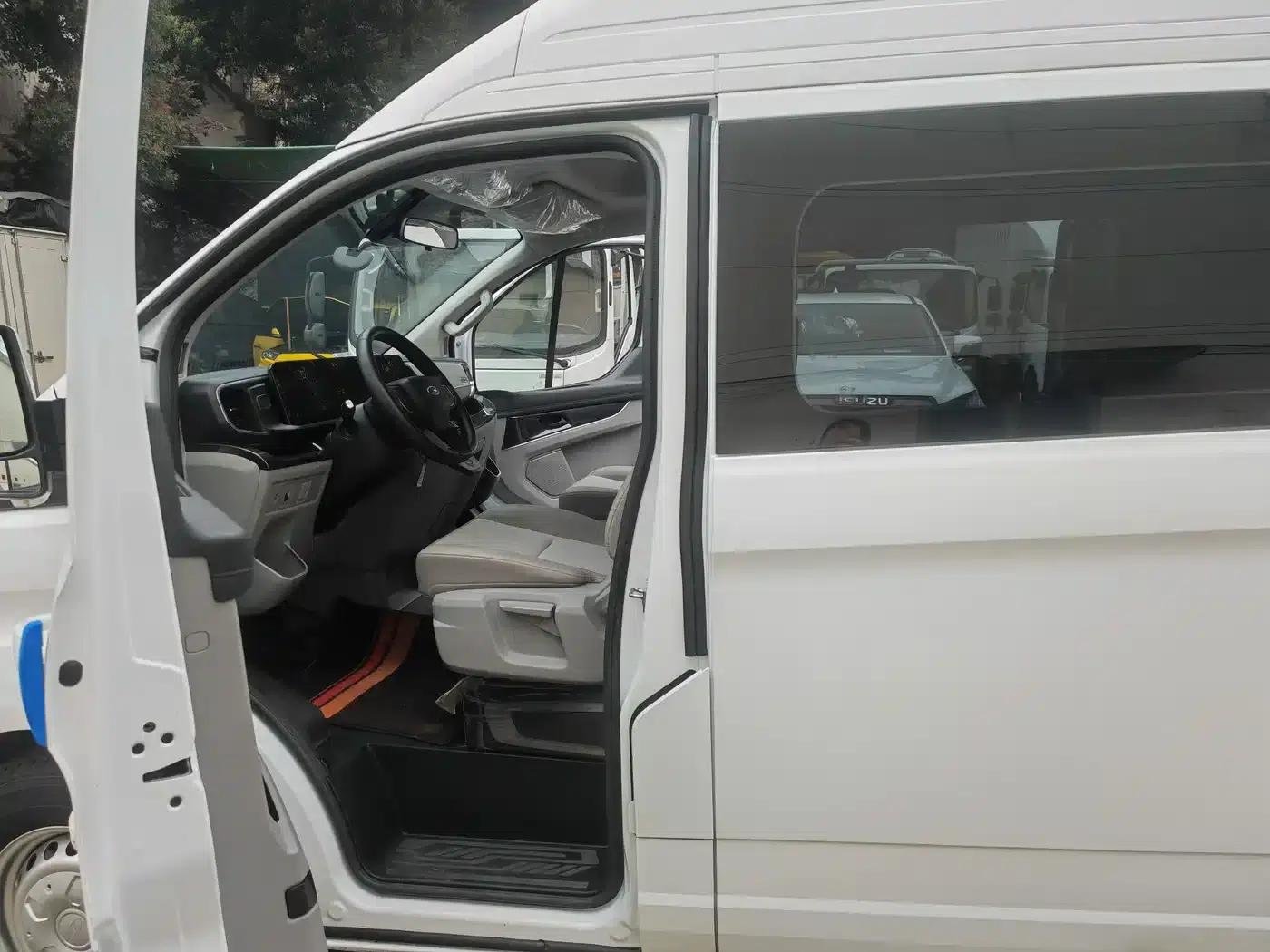 Ford Transit 2023 2.0T Diesel Automatic Commercial Vehicle, Mid-Wheelbase, Mid-Roof, 7/8/9 Seats — миниатюра 7