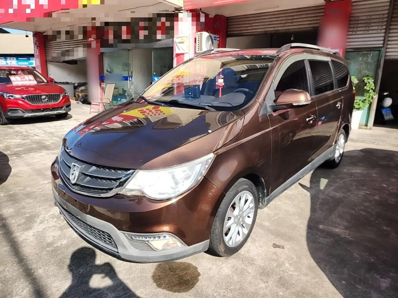 Used Baojun 730 2014 1.5L manual Comfort ESP version 7 seats — миниатюра 1