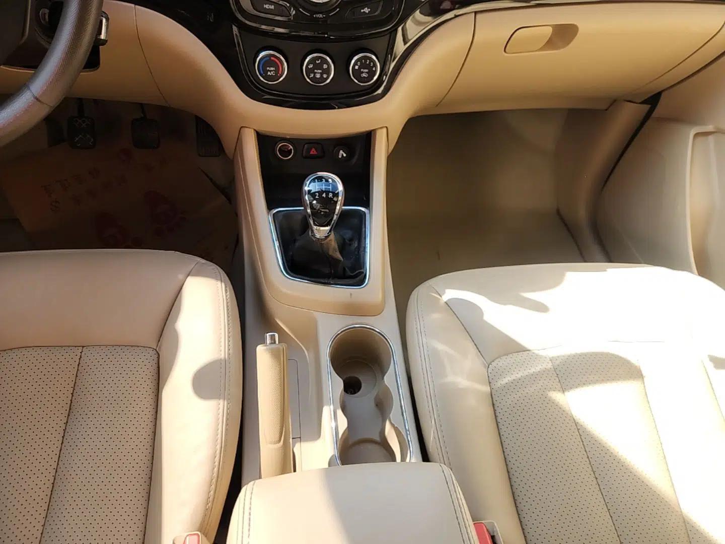 Used Baojun 730 2014 1.5L manual Comfort ESP version 7 seats — миниатюра 16