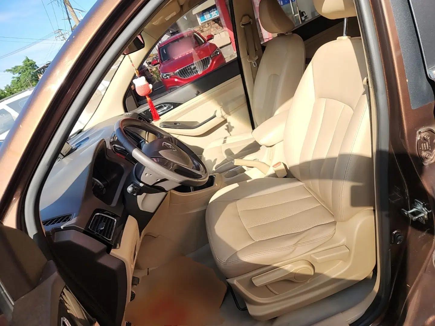 Used Baojun 730 2014 1.5L manual Comfort ESP version 7 seats — миниатюра 17