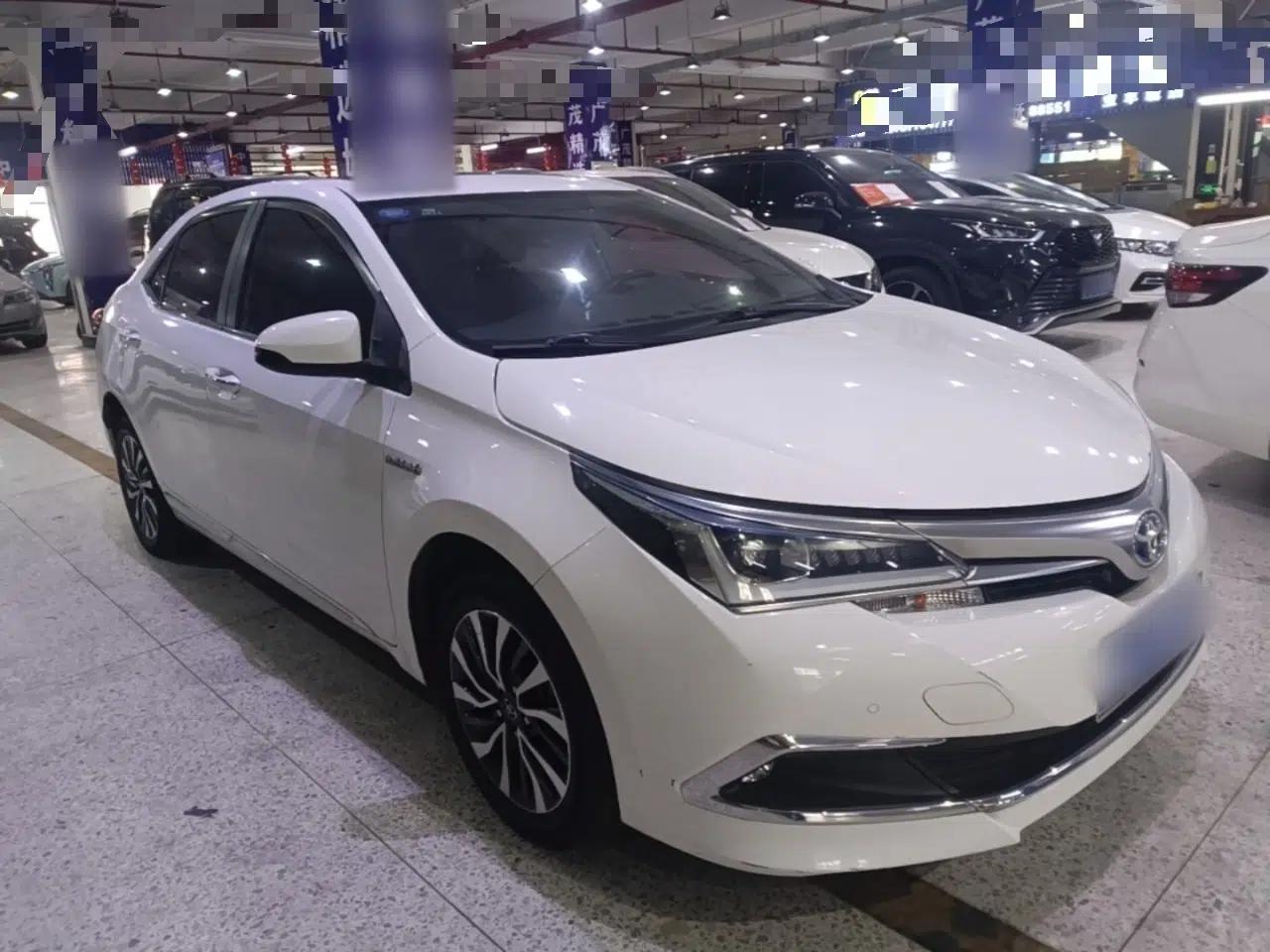 Used Toyota Corolla 2018 Dual-Engine 1.8L E-CVT Smart Edition — миниатюра 3