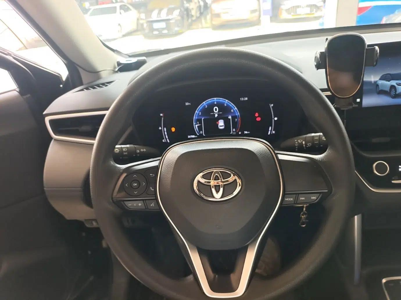 Used Toyota FRONTLANDER 2023 2.0L CVT Elite Edition — миниатюра 18