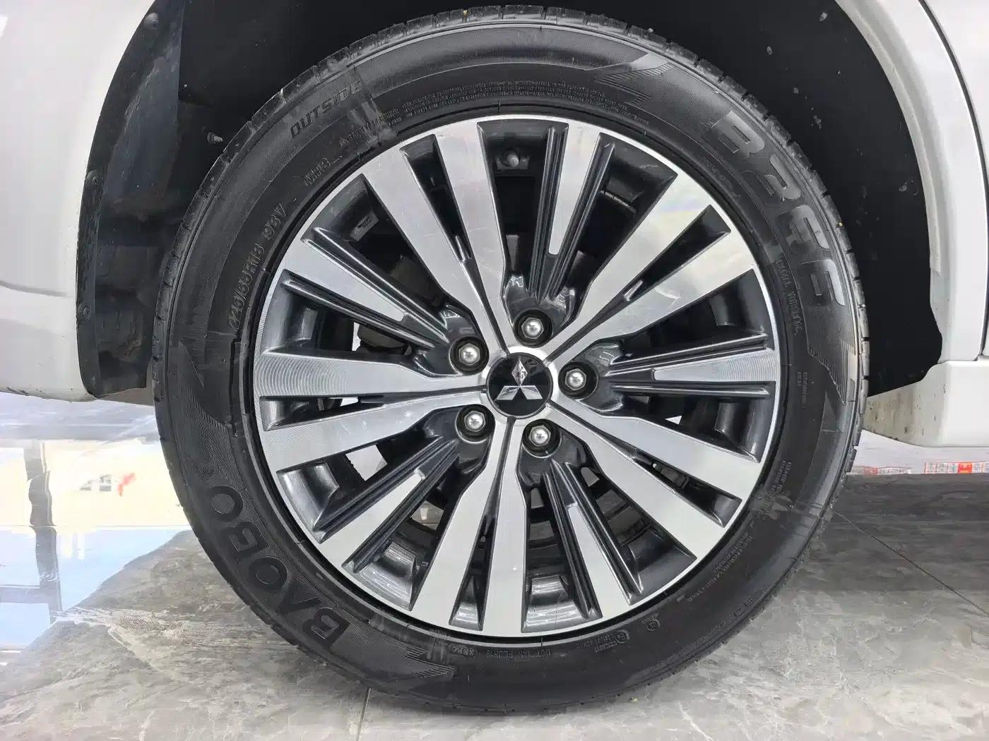 Outlander 2021 2.0L 2WD Comfortline 5-seater — миниатюра 13