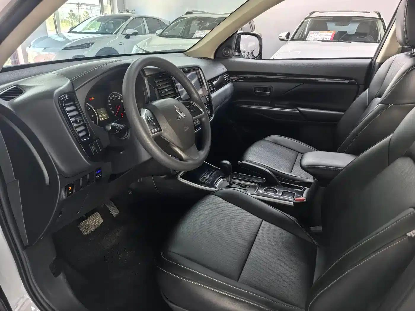 Outlander 2021 2.0L 2WD Comfortline 5-seater — миниатюра 7