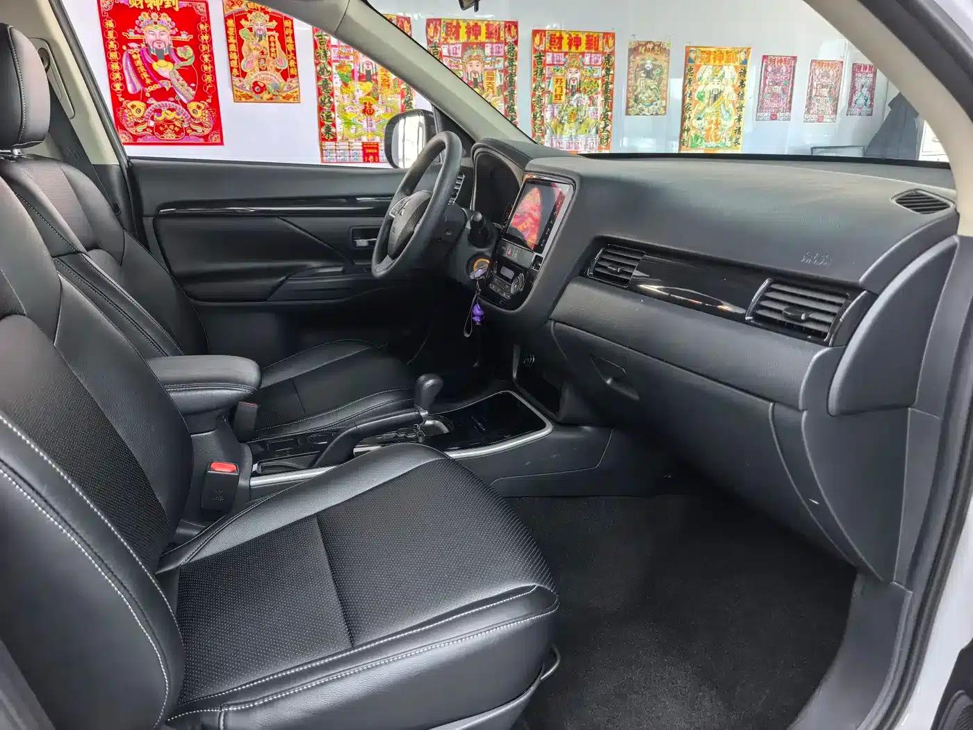 Outlander 2021 2.0L 2WD Comfortline 5-seater — миниатюра 8