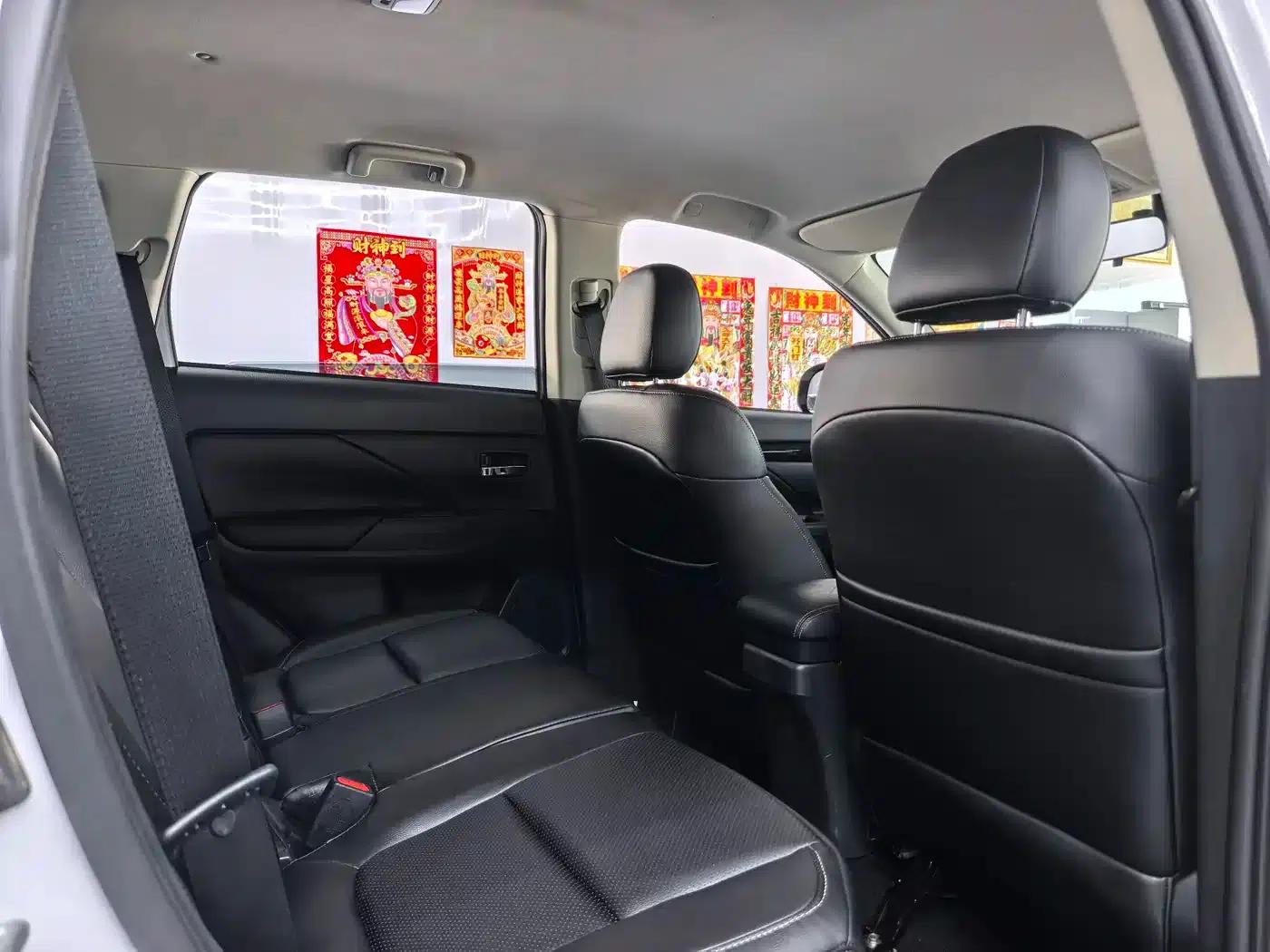 Outlander 2021 2.0L 2WD Comfortline 5-seater — миниатюра 9