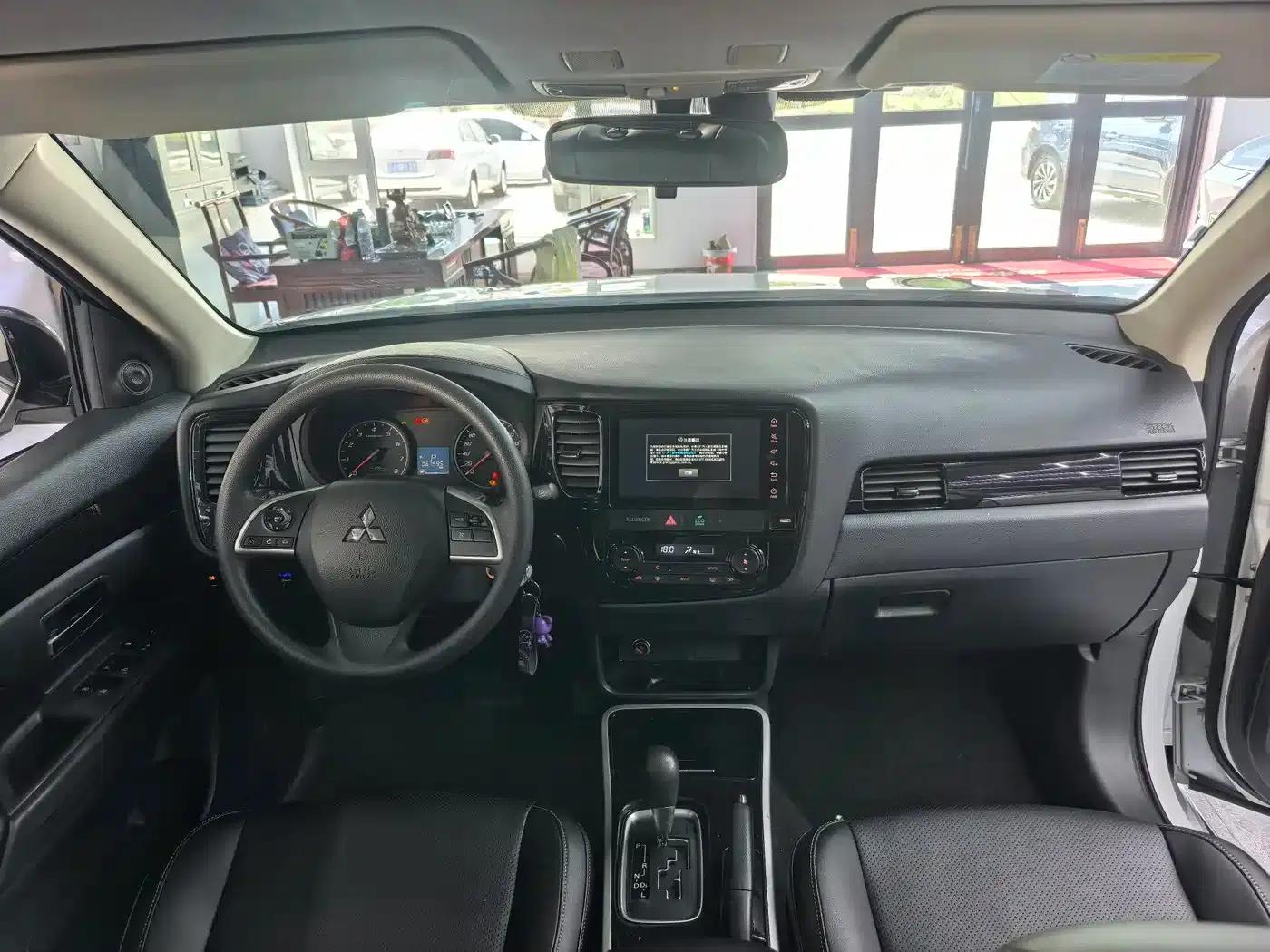 Outlander 2021 2.0L 2WD Comfortline 5-seater — миниатюра 10