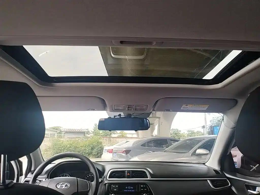 2017 Hyundai Reina 1.4L Automatic Premium Edition (China VI Emission Standard) — миниатюра 18