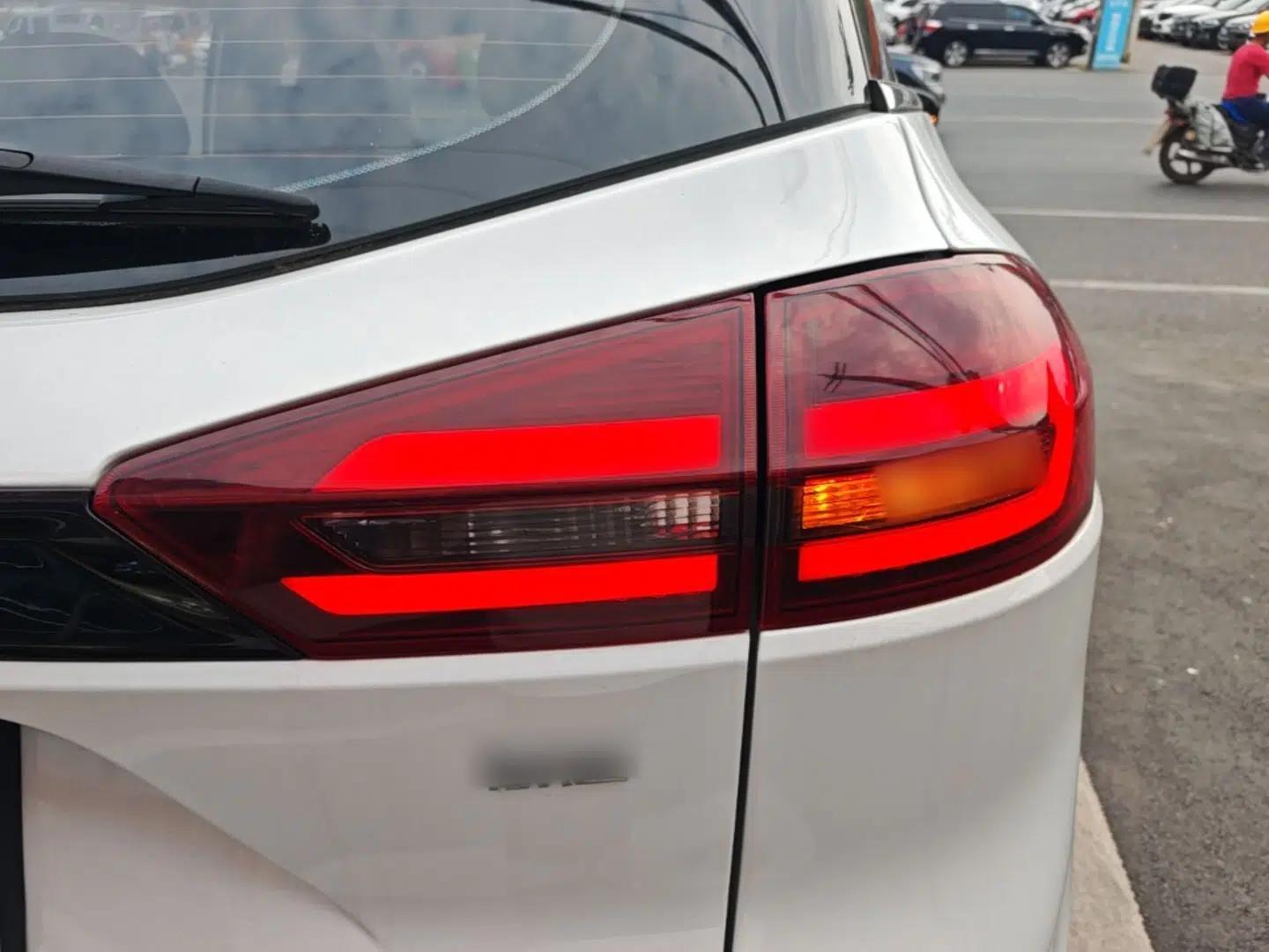 Used Geely Auto Emgrand X7 Sport 2022 1.8TD DCT Zhiya Trim — миниатюра 9