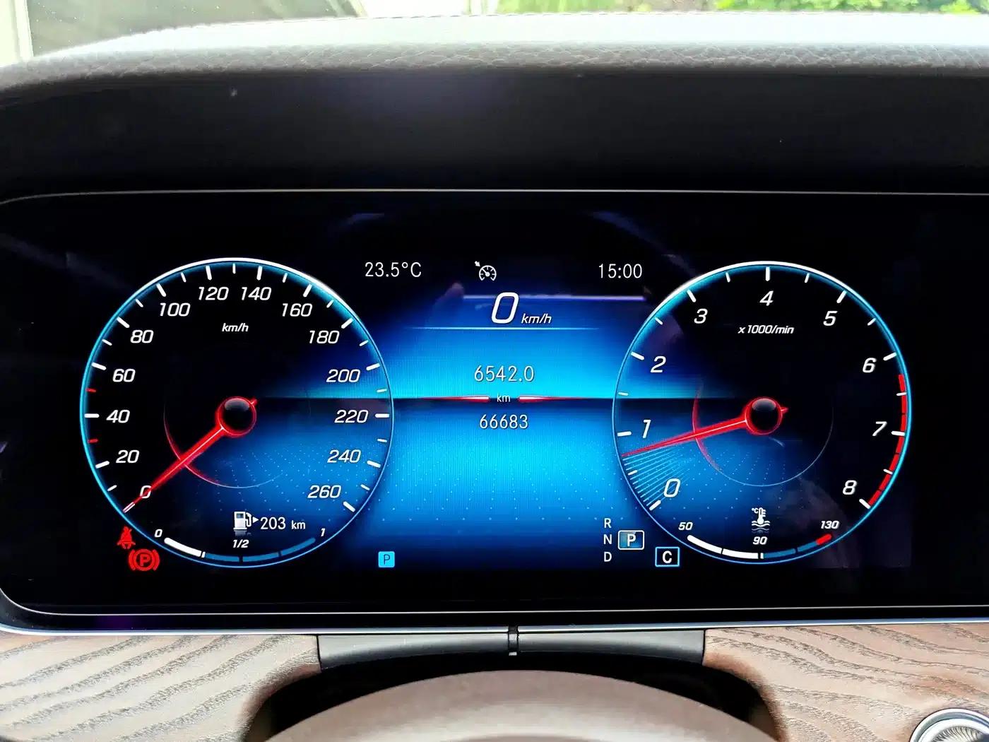 Mercedes-Benz E-Class 2021 Facelift E 300 L Fashion Model — миниатюра 13