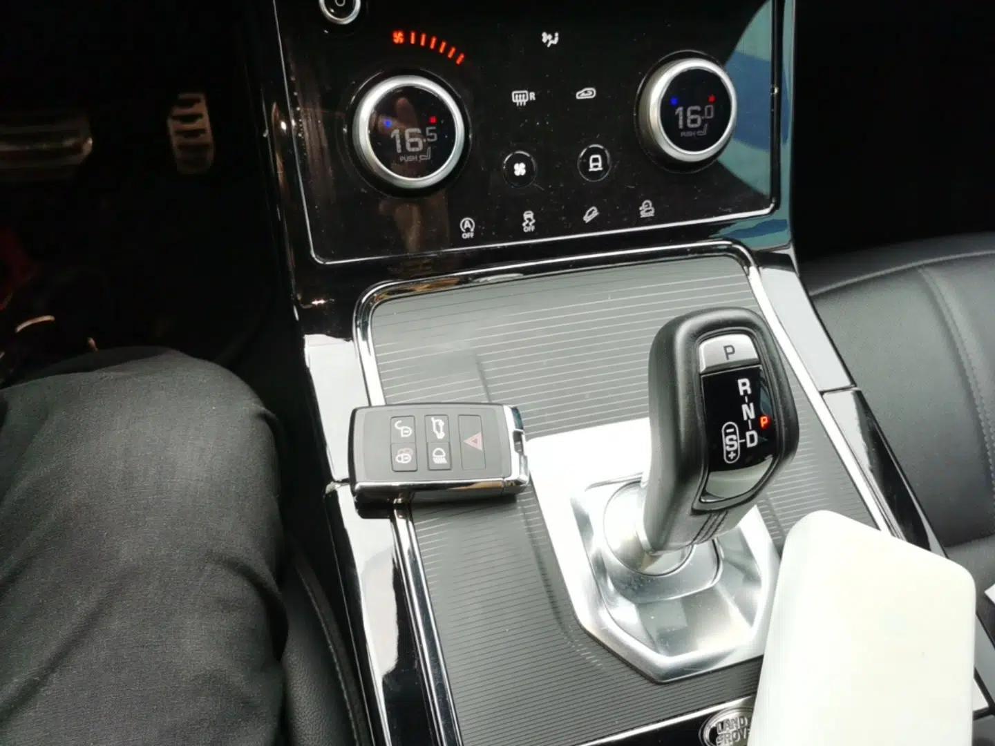 Used Land Rover Range Evoque 2020 249 PS R-DYNAMIC S Sport Edition — миниатюра 16