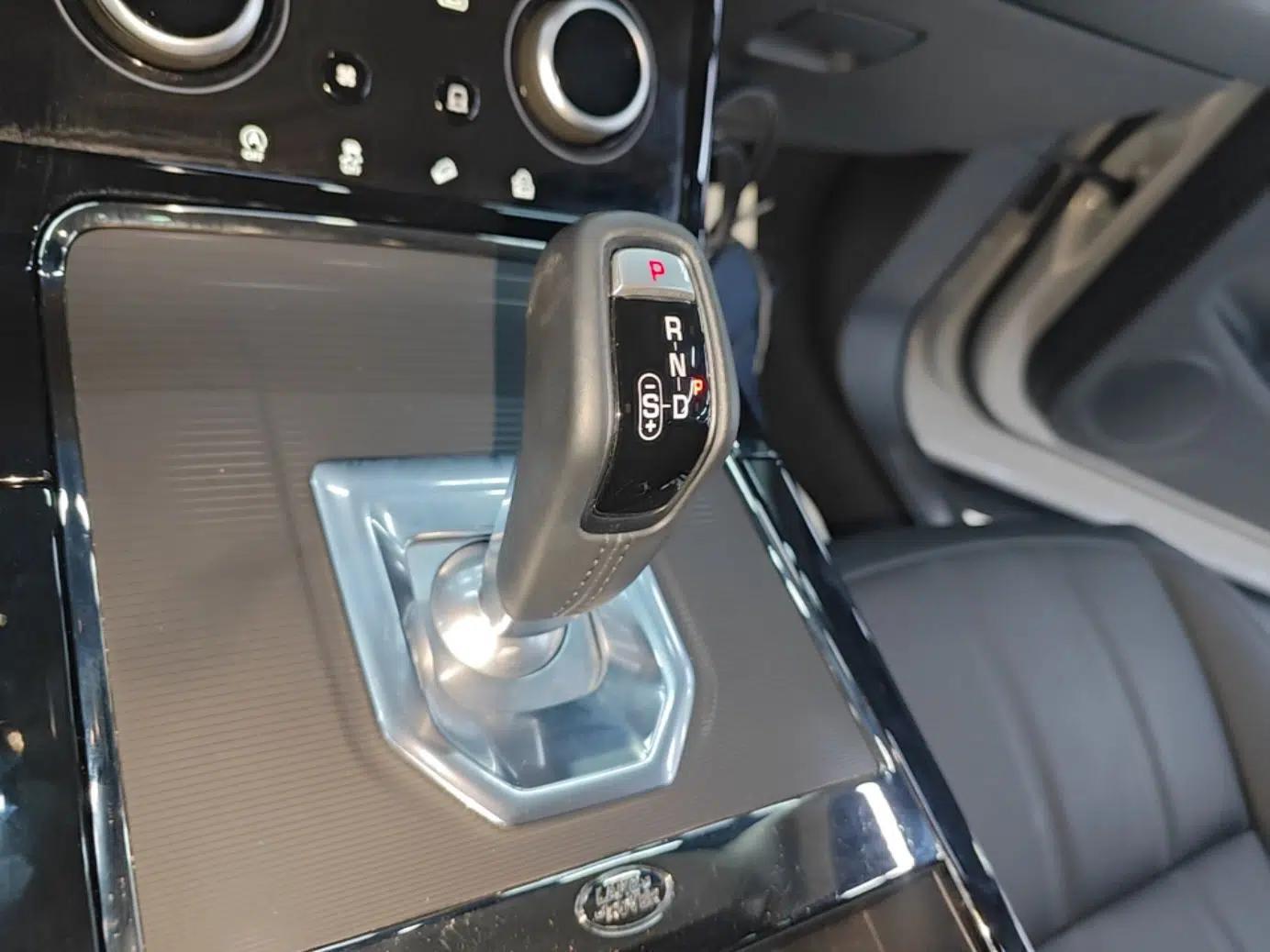 Used Land Rover Range Evoque 2021 Range Rover Evoque 200 PS R-Dynamic Standard Elite Edition — миниатюра 16