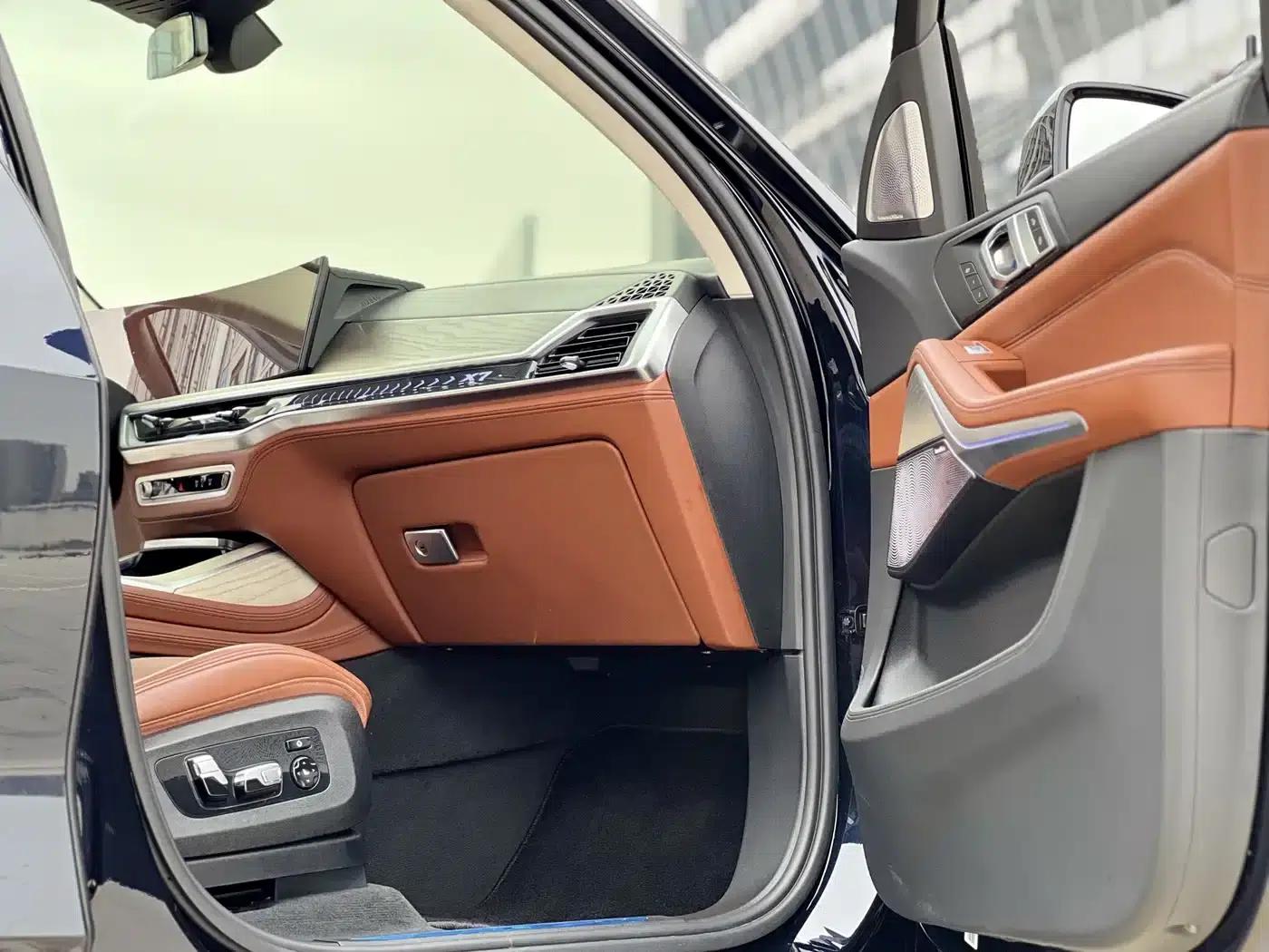 2023 BMW X7 xDrive40i Executive M Sport Package — миниатюра 6