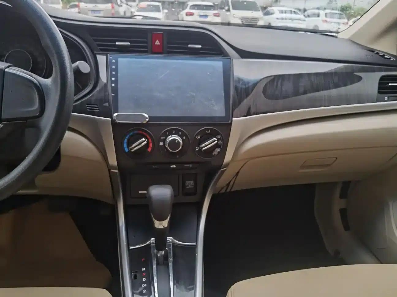 Honda Crider 2013 1.8L Automatic Comfort Edition — миниатюра 12