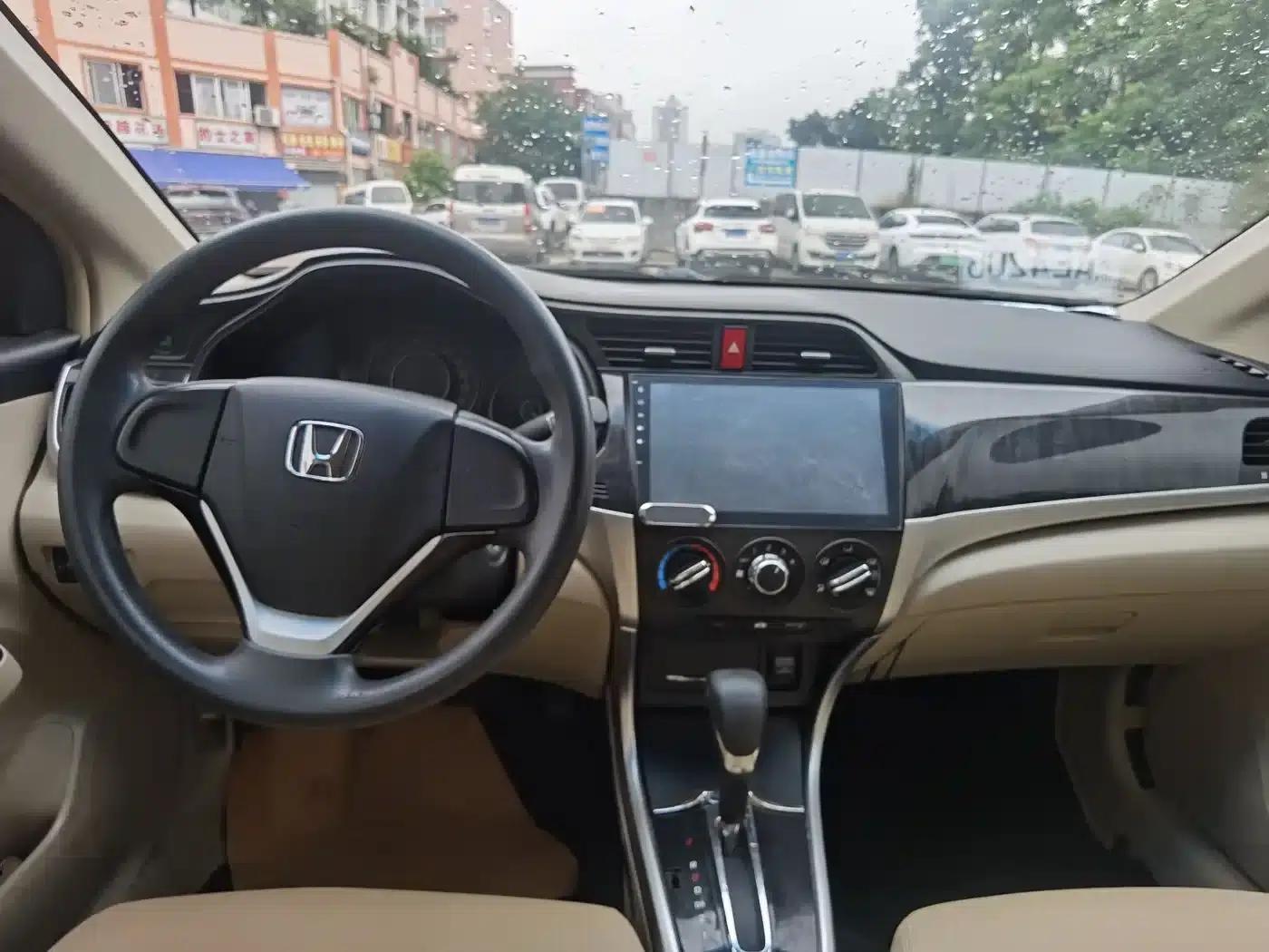 Honda Crider 2013 1.8L Automatic Comfort Edition — миниатюра 16